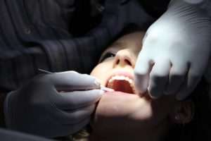 Лечение зубов по ценам от 2000 рублей